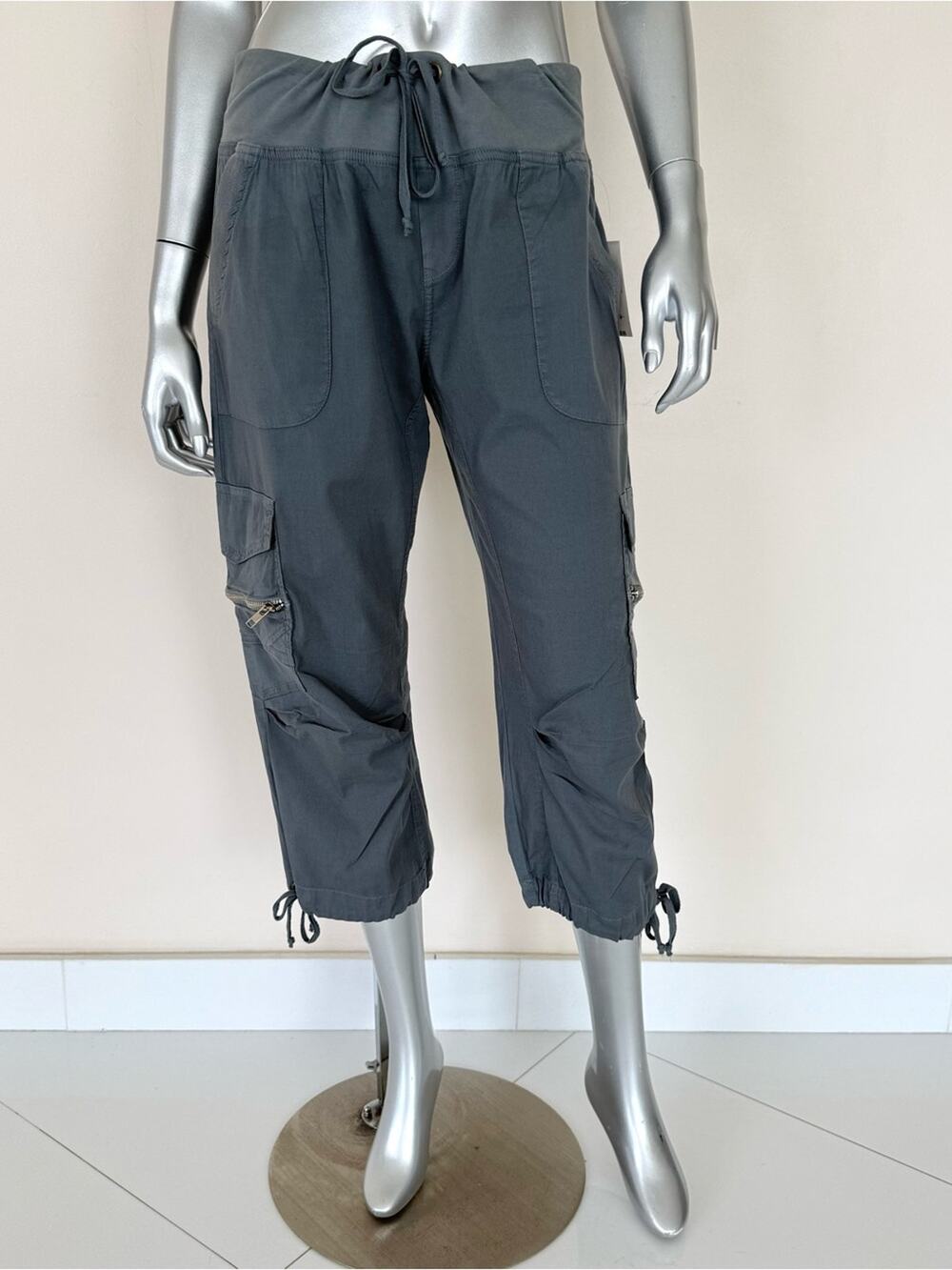 NWT!!! Blue Saks fifth Avenue capri pants  size L Retail 100$